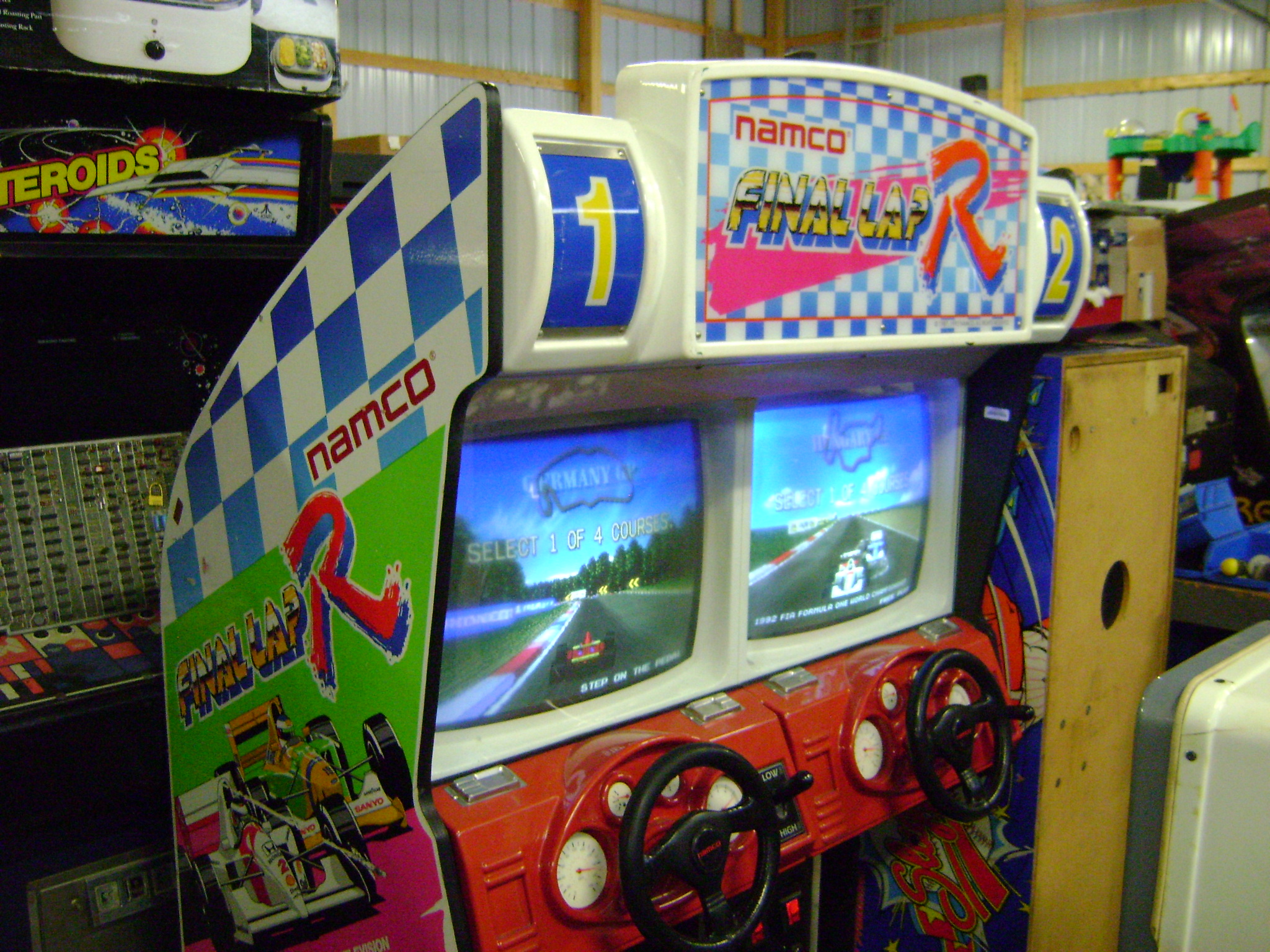 Final Lap arcade machine